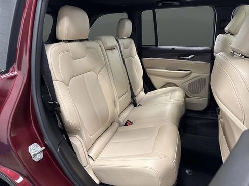 Used 2024 Jeep Grand Cherokee Limited w/ Luxury Tech Group II image 33