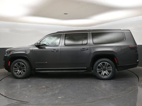 Used 2024 Jeep Wagoneer L Series II RWD image 5