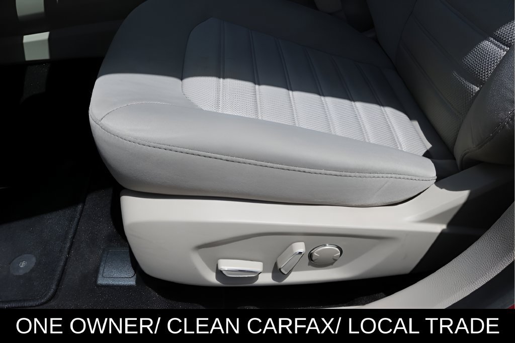 Used 2020 Ford Fusion SE FWD image 12