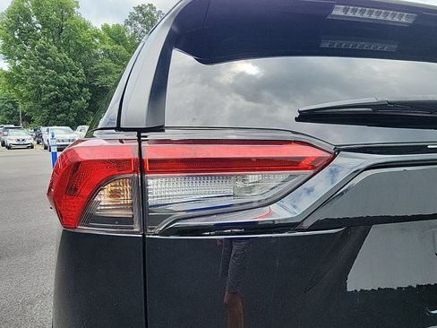 Used 2021 Toyota RAV4 XLE FWD image 13