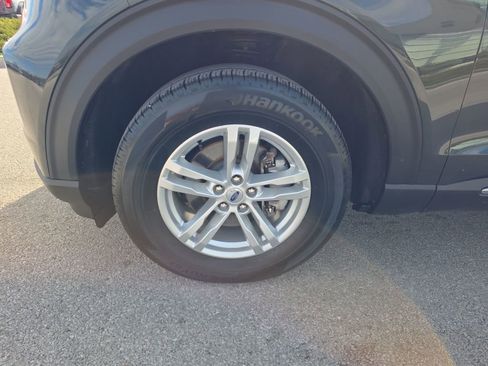 Used 2023 Ford Explorer XLT w/ Equipment Group 202A image 4