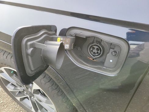 Used 2023 Jeep Grand Cherokee Overland w/ Advanced Protech Group III image 13