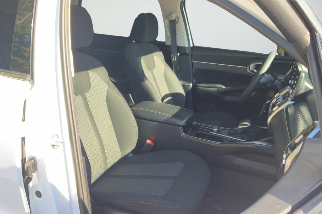 Used 2022 Kia Sorento LX FWD image 19
