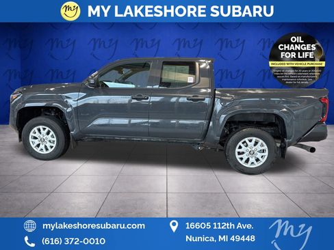 Used 2024 Toyota Tacoma SR w/ SR Upgrade Package AWD/4WD image 4