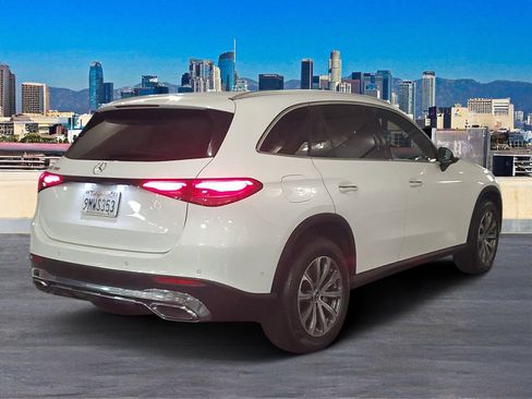 Used 2024 Mercedes-Benz GLC 300 image 4