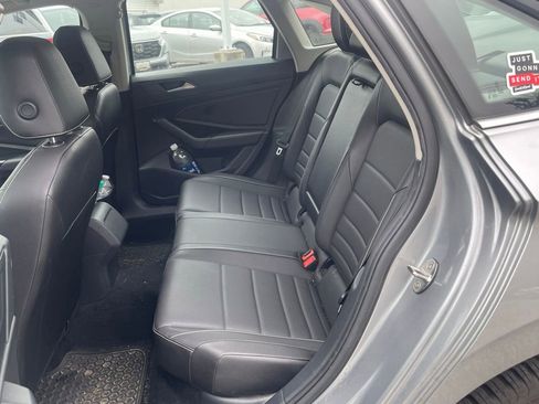 Used 2022 Volkswagen Jetta SE w/ Panoramic Sunroof Package FWD image 10