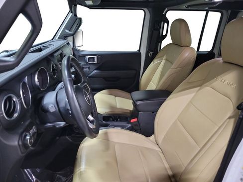 Used 2018 Jeep Wrangler Unlimited Sahara AWD/4WD image 13