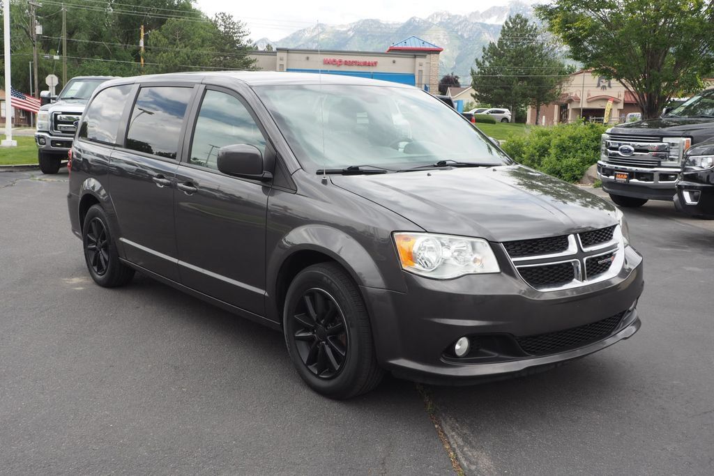 Used 2020 Dodge Grand Caravan SE FWD image 3