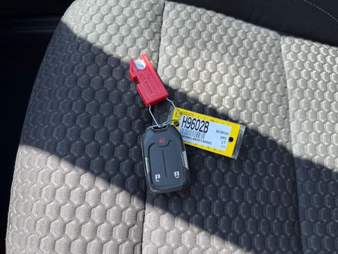 Used 2017 GMC Acadia SLE FWD image 19