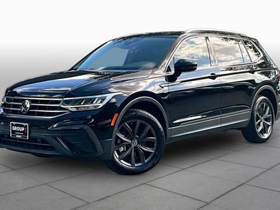Used 2022 Volkswagen Tiguan SE w/ Panoramic Sunroof Package