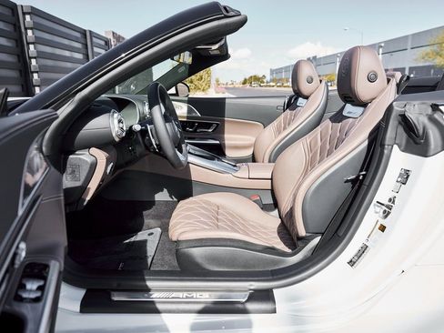 Used 2023 Mercedes-Benz SL 63 AMG 4MATIC image 31