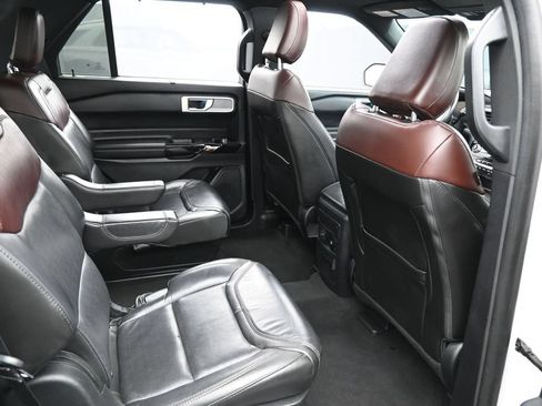 Used 2022 Ford Explorer Platinum AWD/4WD image 32