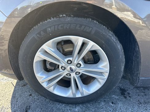 Used 2016 Ford Taurus SE image 10