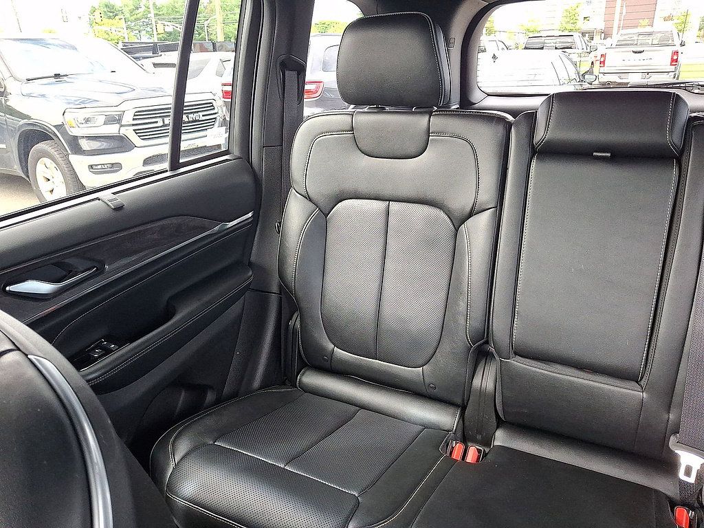 Used 2022 Jeep Grand Cherokee Overland w/ Advanced Protech Group III AWD/4WD image 12