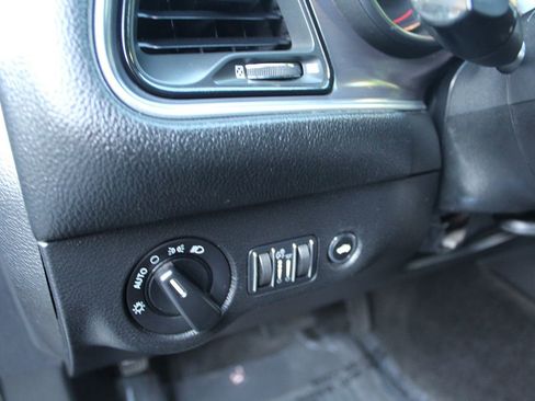 Used 2016 Dodge Challenger SXT image 22