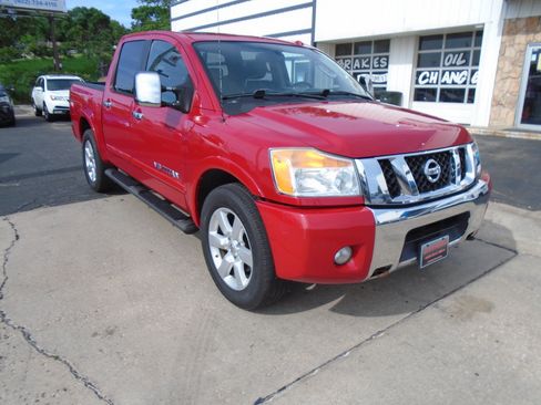 Used 2011 Nissan Titan SL w/ SL Technology Pkg AWD/4WD image 8