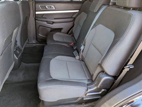 Used 2017 Ford Explorer XLT w/ Equipment Group 201A FWD image 18