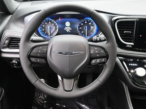 New 2026 Chrysler Pacifica Limited w/ S Appearance Package AWD/4WD image 17