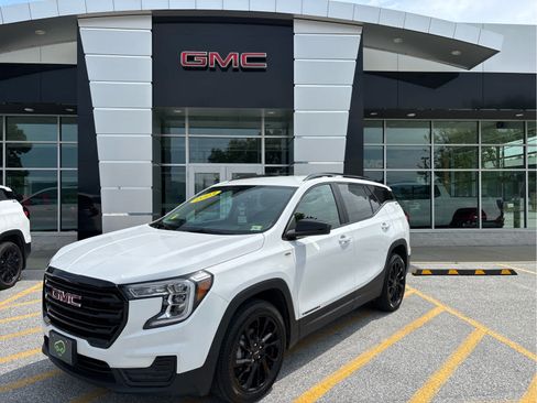 Certified 2023 GMC Terrain SLE w/ Driver Convenience Package AWD/4WD image 1