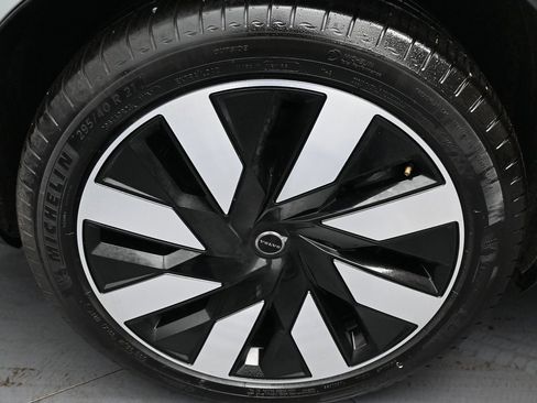 Used 2025 Volvo EX90 Ultra image 32