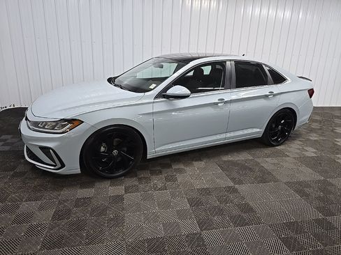 Used 2025 Volkswagen Jetta SE FWD image 6
