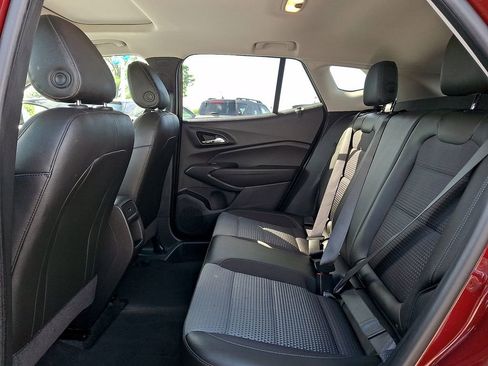 Certified 2024 Chevrolet Trax LT w/ Sunroof Package FWD image 10