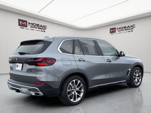 Used 2026 BMW X5 xDrive50e w/ Climate Comfort Package image 5