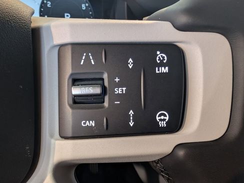 New 2026 Land Rover Defender 110 X-Dynamic SE image 18