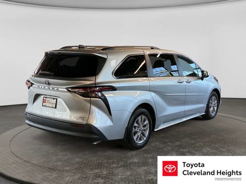 Used 2023 Toyota Sienna XLE w/ XLE Plus Package AWD/4WD image 5