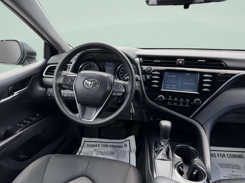 Used 2018 Toyota Camry LE FWD image 19