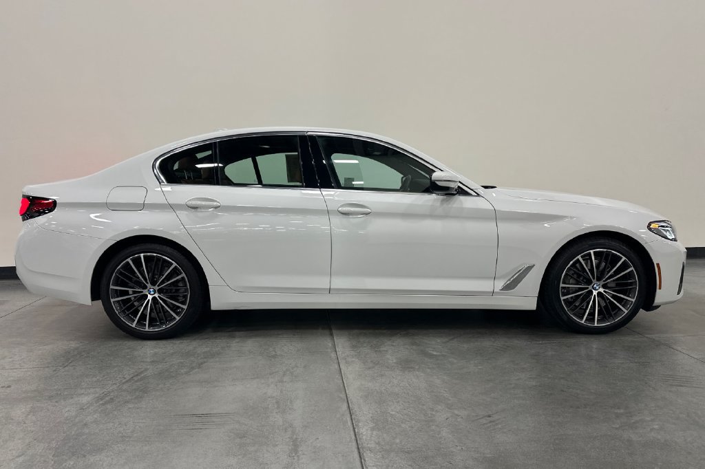 Used 2023 BMW 530i w/ Convenience Package RWD image 3