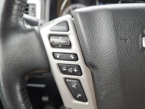 Used 2019 Nissan Titan SV w/ SV Convenience Package image 12
