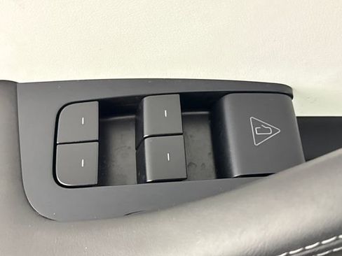 Used 2026 Tesla Model Y Long Range image 13