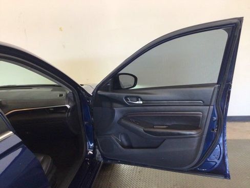 Used 2022 Nissan Altima 2.5 SR FWD image 12