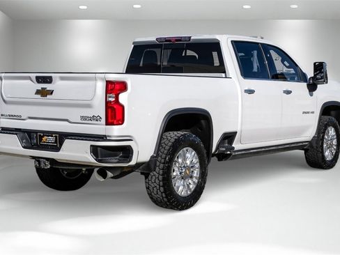 Used 2022 Chevrolet Silverado 2500 High Country w/ Safety Package II image 7