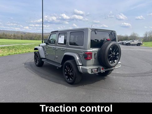 Used 2022 Jeep Wrangler Unlimited Sahara image 6