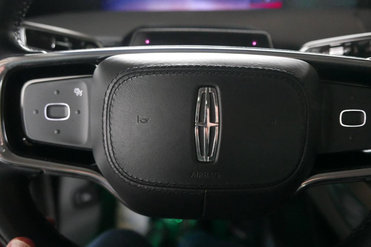 Used 2024 Lincoln Nautilus Reserve AWD/4WD image 17
