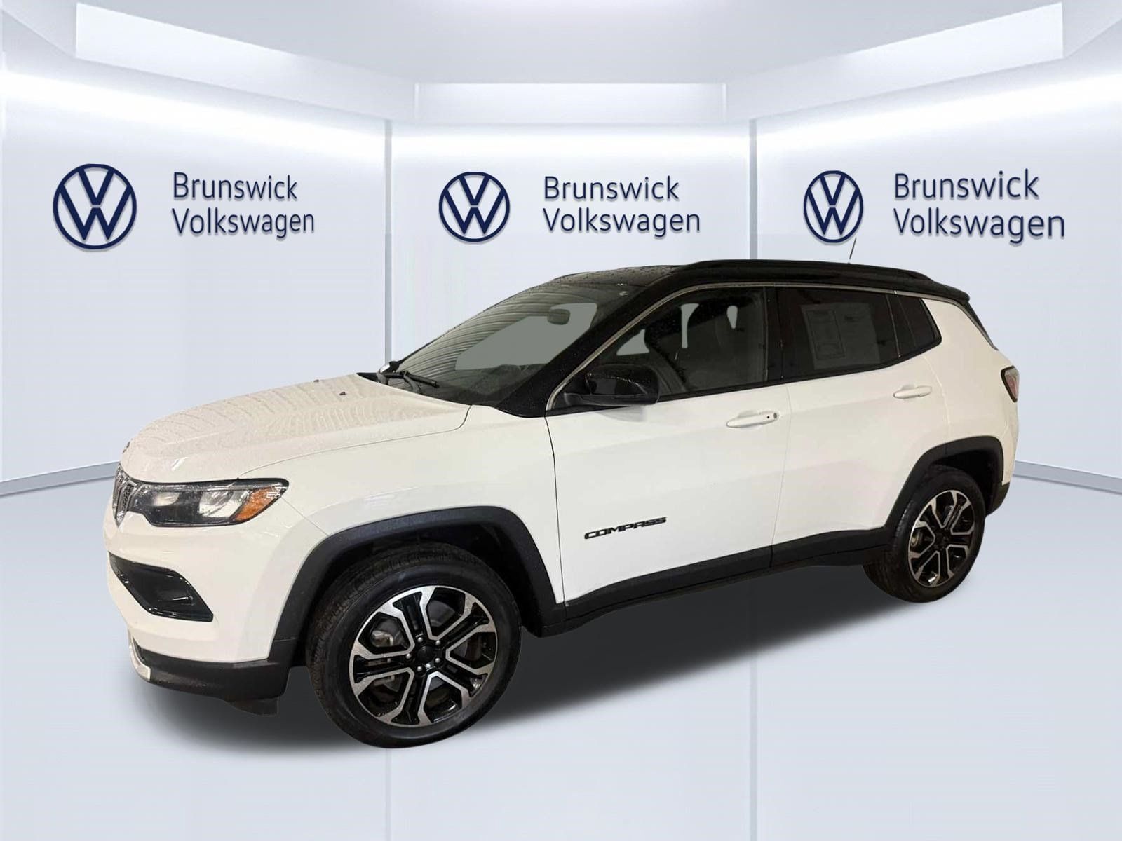 Used 2023 Jeep Compass Limited AWD/4WD image 1
