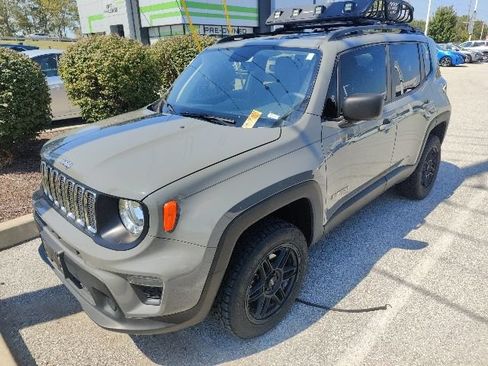 Used 2020 Jeep Renegade Sport w/ Sport Appearance Group AWD/4WD image 3