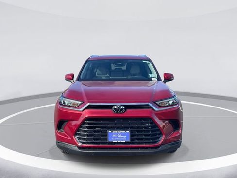 Used 2024 Toyota Grand Highlander XLE image 2