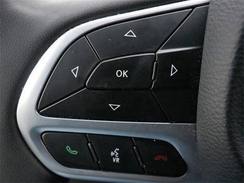 Used 2024 Chrysler Pacifica Touring-L image 26