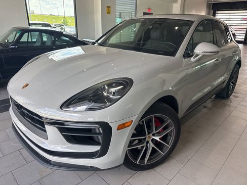 Certified 2023 Porsche Macan S AWD/4WD image 1