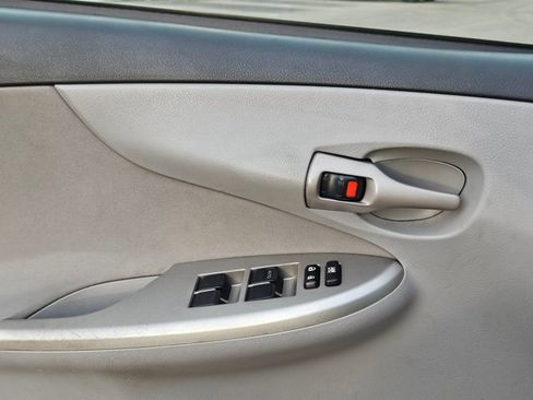 Used 2011 Toyota Corolla LE w/ Preferred Accessory Pkg image 13