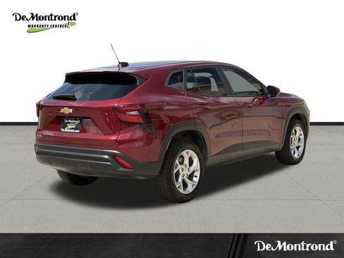 Used 2024 Chevrolet Trax LS w/ LS Convenience Package FWD image 5