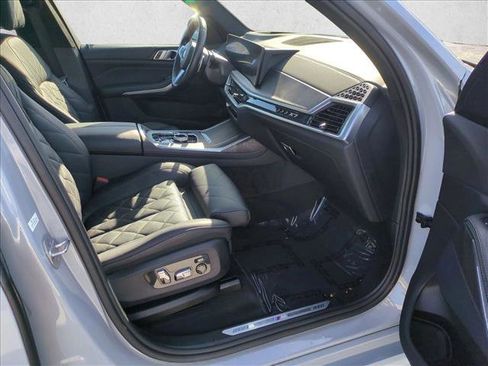 Certified 2024 BMW X7 xDrive40i w/ M Sport Package image 24