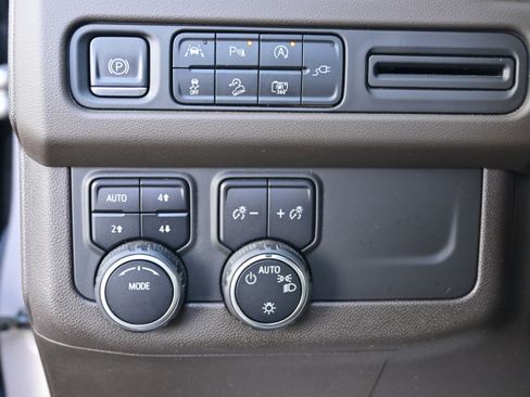 Used 2022 Chevrolet Tahoe Z71 w/ Luxury Package image 30