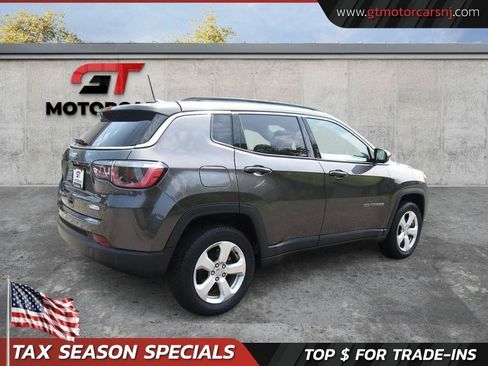 Used 2017 Jeep Compass Latitude w/ Popular Equipment Group AWD/4WD image 5