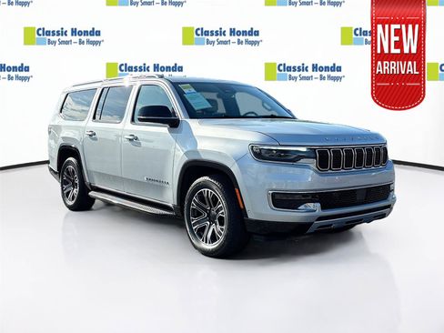 Used 2024 Jeep Wagoneer L Series II RWD image 1