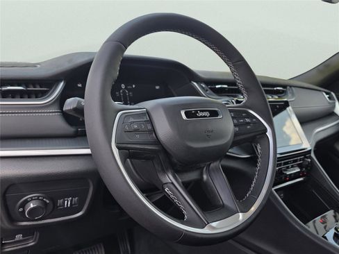 New 2025 Jeep Grand Cherokee L Altitude image 24