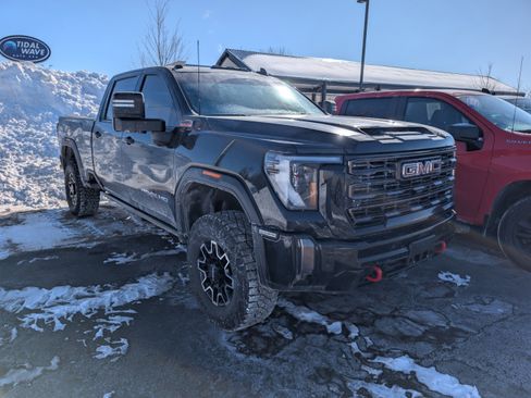 Used 2024 GMC Sierra 2500 AT4X image 3